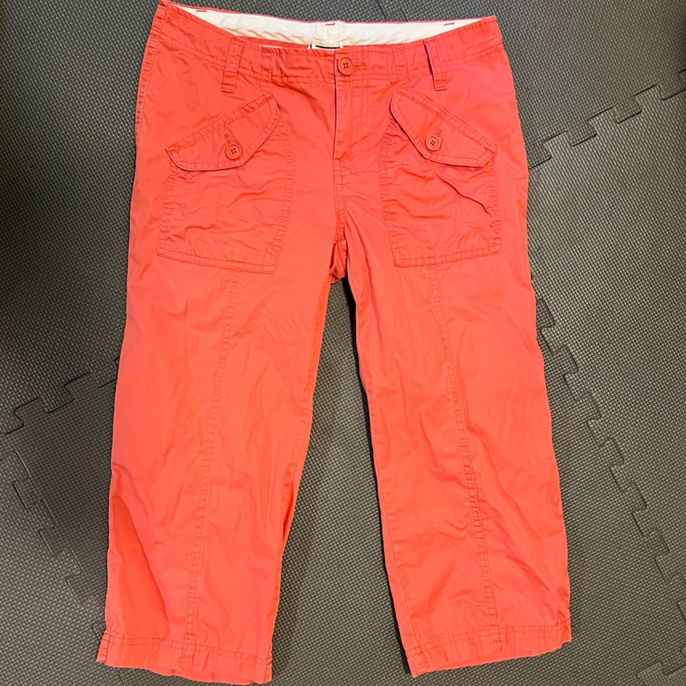 GAP size 2 Coral colored  capri length pants